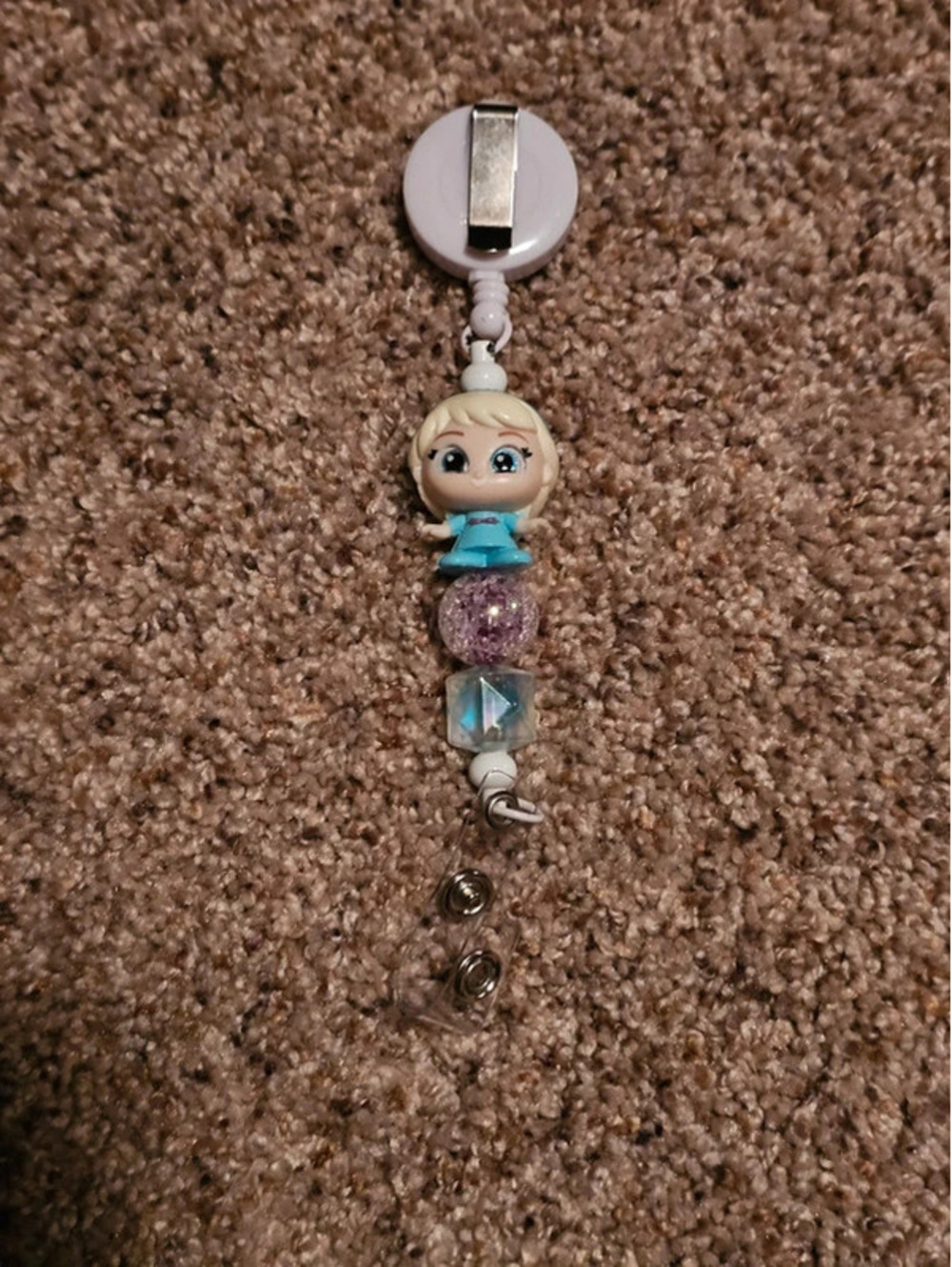 Elsa Doorables Badge Reel